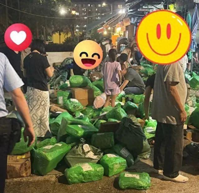 第一批用拼多多买屎的人出现！香港自提点员工崩溃：求放过！