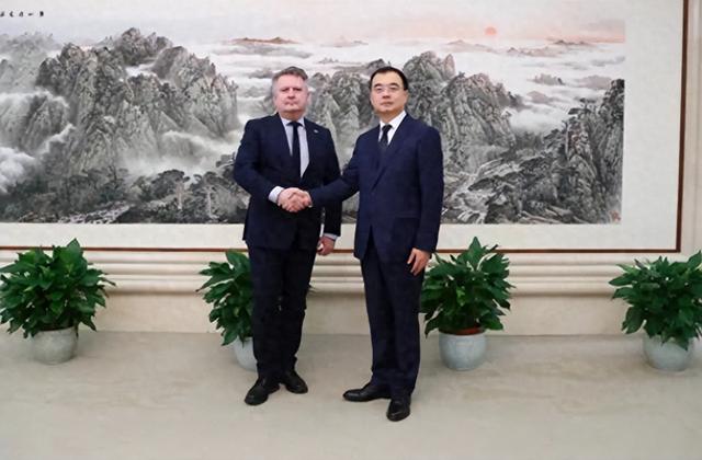 结束访华才5天，乌克兰公开翻脸：要制裁中国公民，逼中方选边站