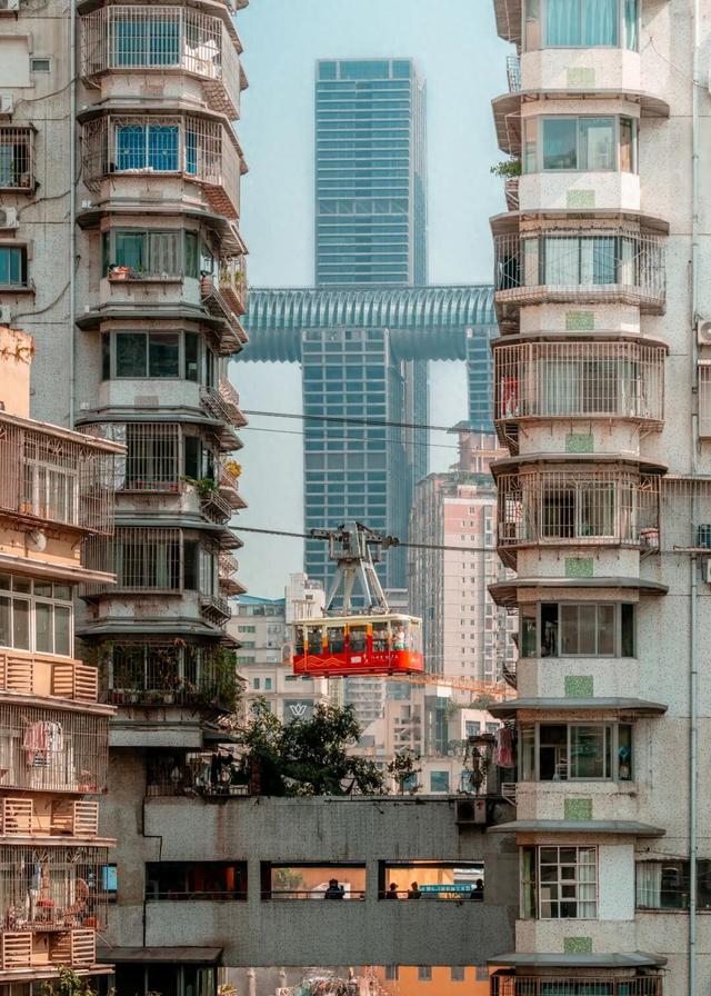 被重庆光芒掩盖，这座小城被一碗“刨猪汤”带火，景点几乎免费看