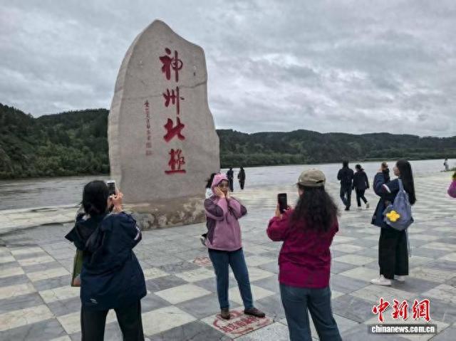 流量变“留量” 北疆小村前7个月实现旅游收入13.67亿