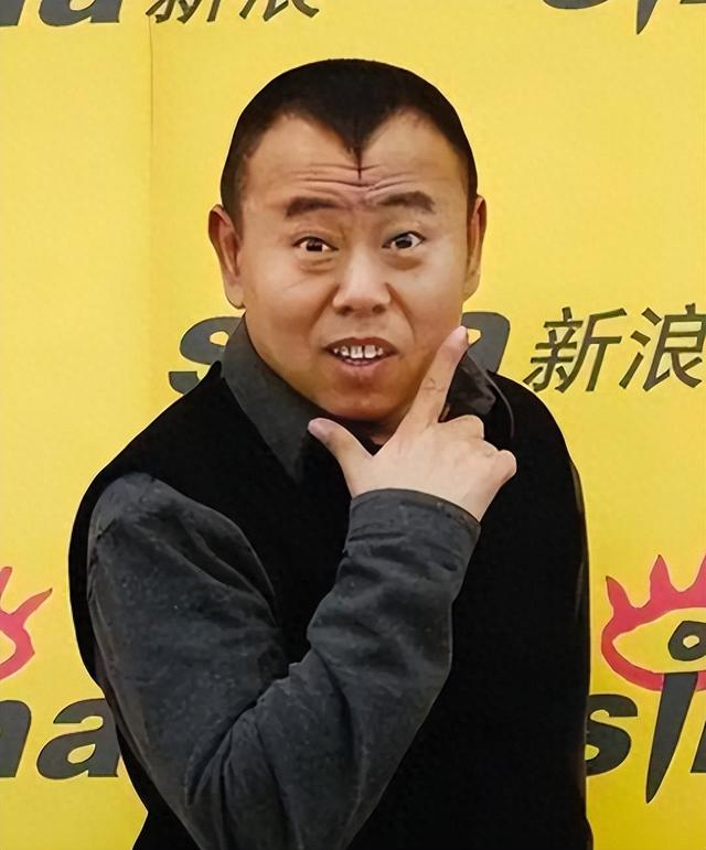 全家移民真相大白2年，享正师级待遇的潘长江，已走上另一条大道