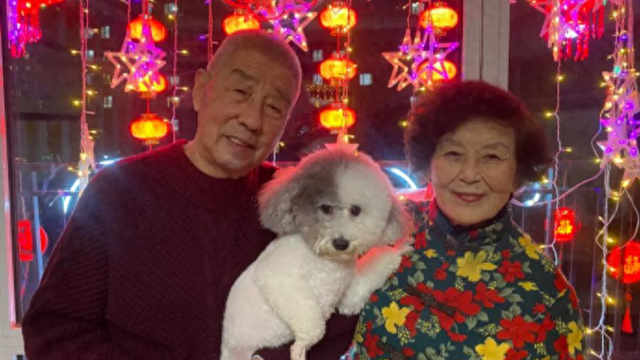 爷爷去世9个月，女子晒奶奶一组对比照看哭网友！再也不是时髦的老太太了