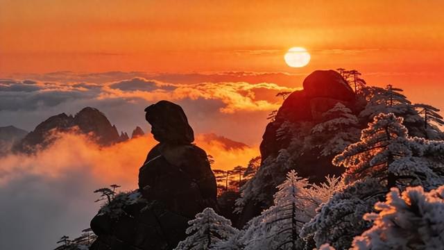 冰雪黄山绝景吟，雾凇奇观耀寰瀛！