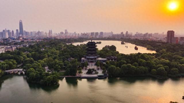 “月牙泉”重现，去不去？我内心斗争比泉涌还激烈！
