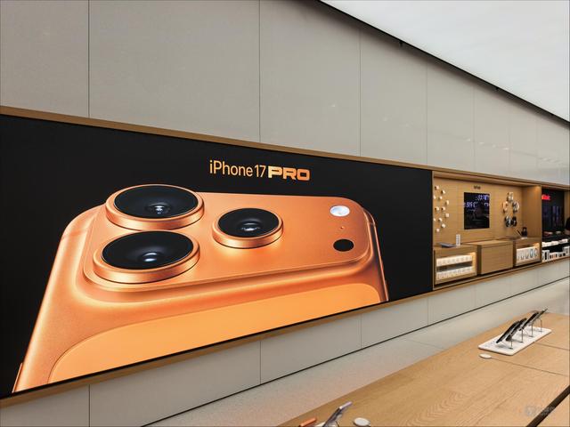 iPhone 17 Launch Sparks Frenzy Across China as Fans and Scalpers Flock to Apple Stores