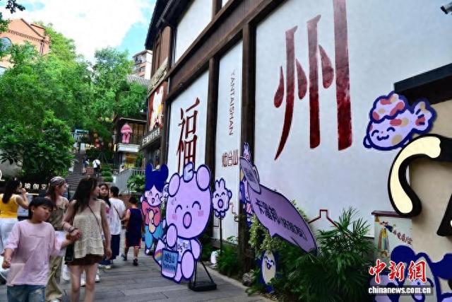 遇见福建：暑期福州“烟台山”引游人
