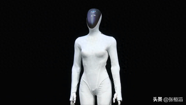 小鹏IRON机器人“猫步”刷屏！何小鹏：短短几十步走了七年