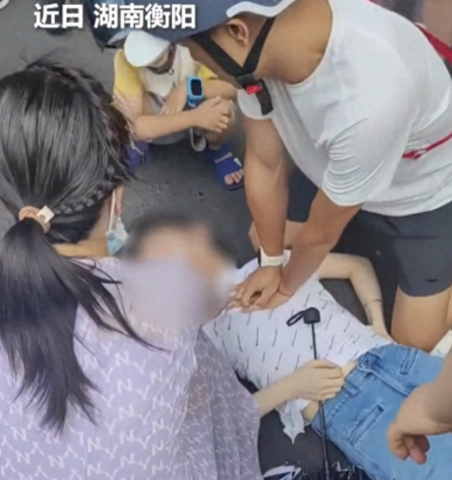 “救人袭胸”事件才5天，恶心一幕再上演！医学生救人被骂无资格