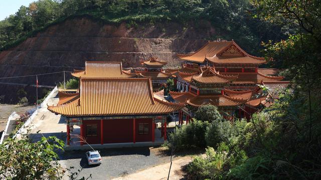 梅州城北富丽堂皇的清代古刹灵鹫寺，成了婚纱艺术摄影网红打卡点