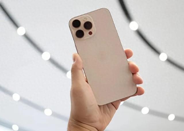 iPhone17真机曝光，苹果这次真的要“花里胡哨”了