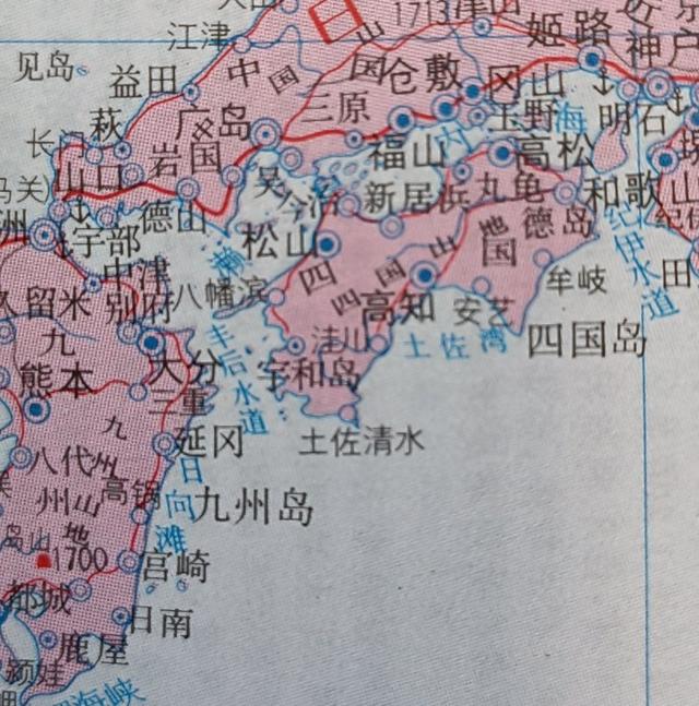日本四国岛西南部的足折宇和海岸