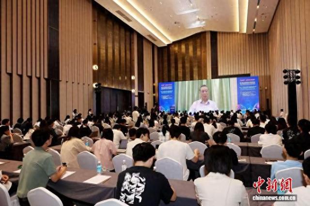 钟南山：医学检验和体外诊断产业发挥着日益重要且不可替代的作用