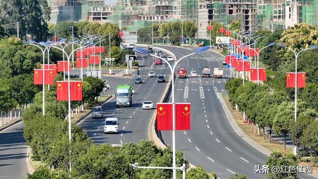 行驶在祝福里！357国道国旗长廊成国庆最美打卡路