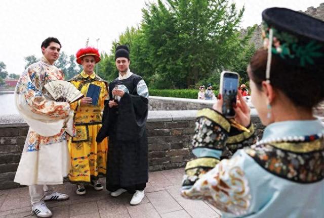 从热爱到惊叹！“报名前往中国旅游的人非常多”