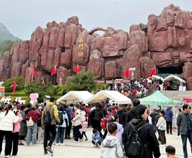 听说周末的石门坊挤爆了？哎，我有一计！