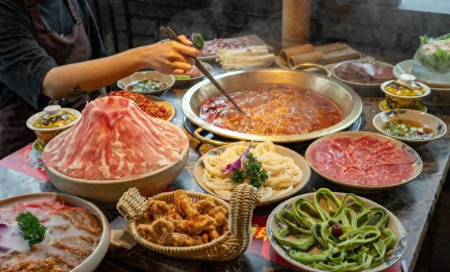 孕妇能吃火锅吗?（孕早期馋火锅到哭能吃但这 5 类食材别碰）