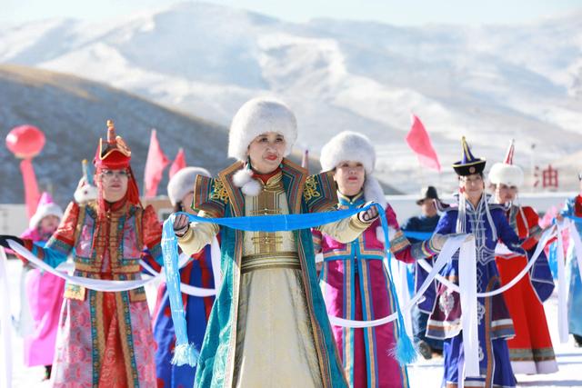 第三届“冰雪嘉年华·醉美红石崖”2025红石崖冰雪文化旅游季开幕