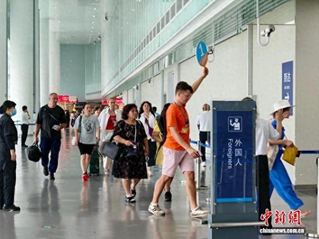 多种免签政策协同 今年外籍游客从上海口岸乘坐邮轮数同比大幅增长