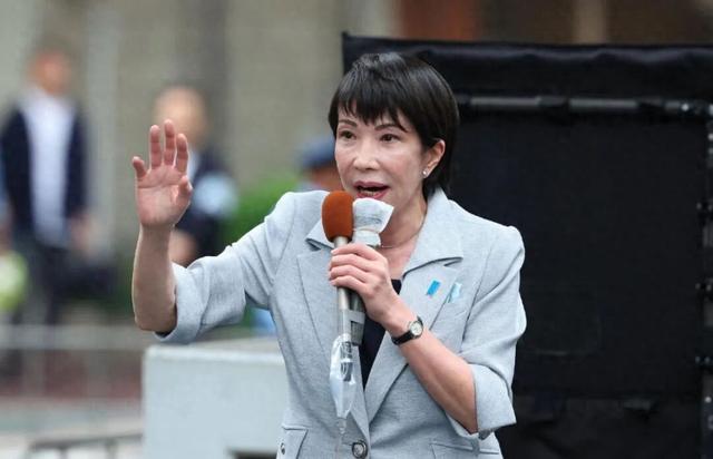 2个坏消息传来，高市早苗开始“举白旗”，但中方不会轻易放过她