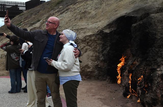 探访阿塞拜疆“燃烧的山”