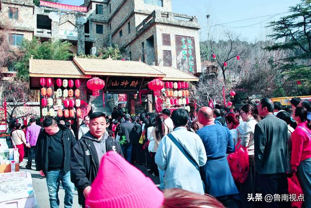 初五屏山，烟火向财神