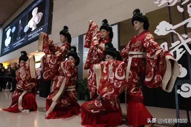 中秋丨不只是赏月！来成都博物馆学妆造、观皮影、做花灯……玩出新花样