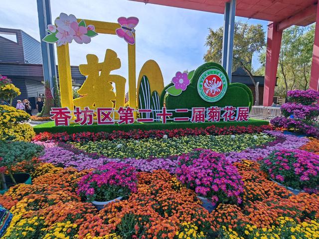 昔日只见黄金甲，而今溢彩流丹霞