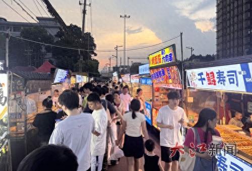 大江时评：夜经济点燃“烟火气”，江西“越夜越精彩”