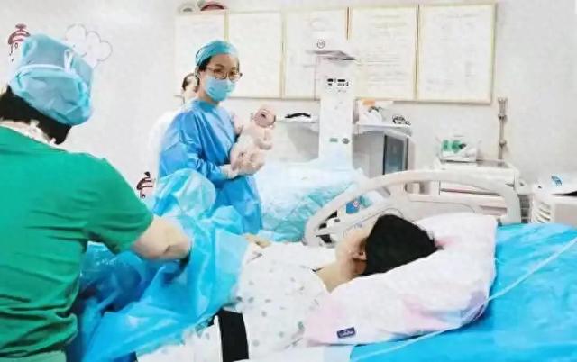 重磅来袭！国家终于正式出手了，不生孩子的时代要结束了