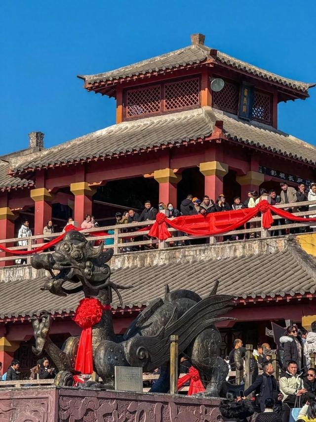 横店影视城旅游全攻略，可以玩，可以探班，也可以蹲喜欢的明星哦
