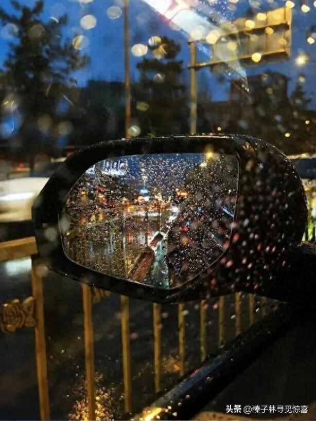 “下雨了这么发，能把人笑死”的搞笑句子