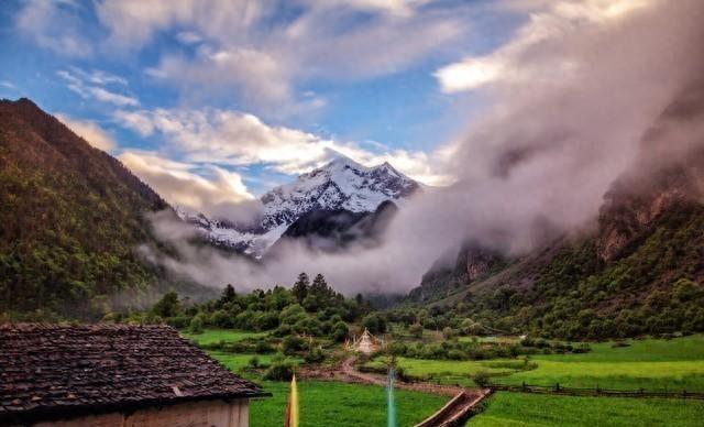 云南有一个绝美的村落，它藏在雪山脚下，人迹罕至，堪称世外桃源