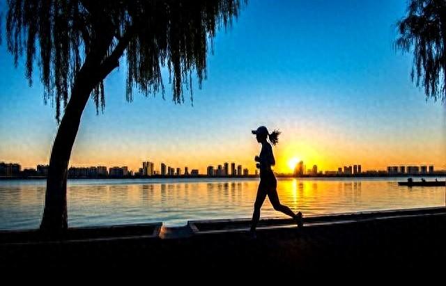 每天晨跑的注意了	，与年龄有关