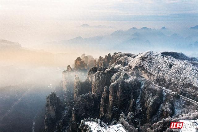 银装素裹的仙境 | 冬日张家界，云雾与雪峰共舞