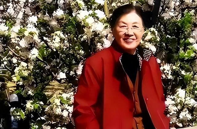 毛主席逝世1年后，谢静宜被开除党籍后直言：我永远是党的女儿！