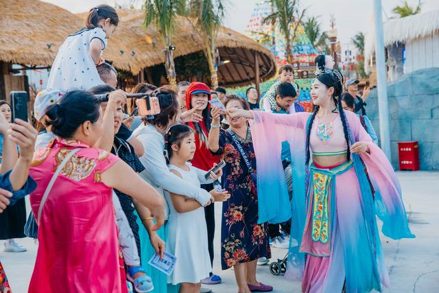 三亚夜游新地标震撼启幕！“看见三亚” 正式开园人气爆棚，重构鹿城夜生活版图