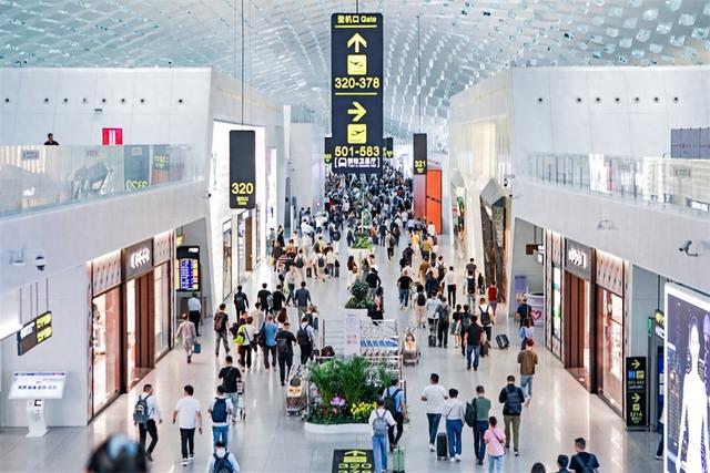 深圳机场上半年旅客量超3200万人次