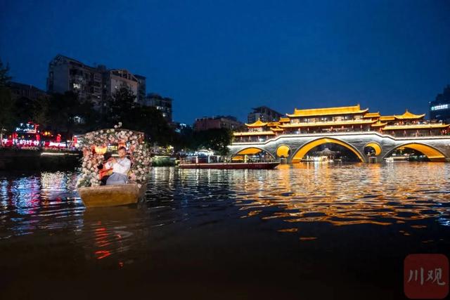 四川的夜，原来需要“漫游”
