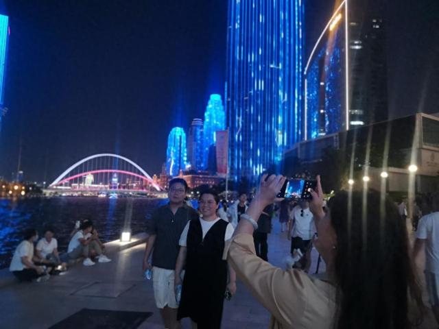 津夜新名片，“灯光秀”点亮跨城夜生活！