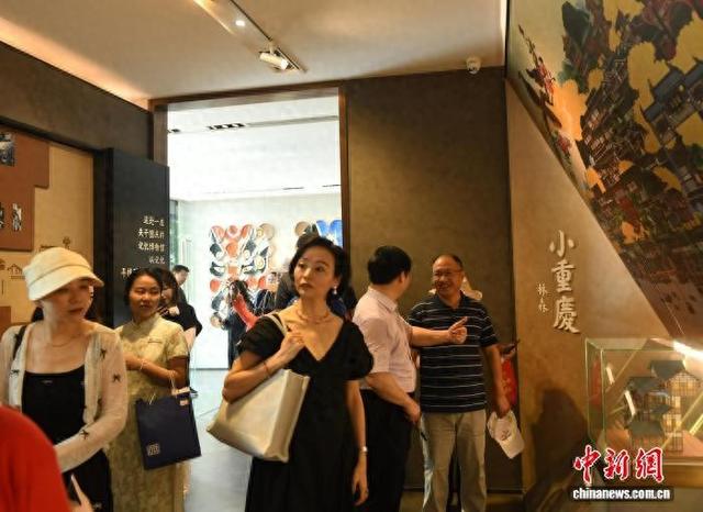 海外华文媒体走进千年古镇磁器口体味老重庆