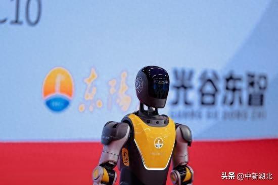 湖北人形机器人产业加速落地 光子人形机器人亮相链博会