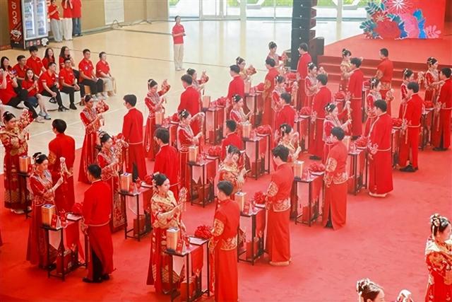 今天七夕节：京东66对员工举办集体婚礼 场面壮观