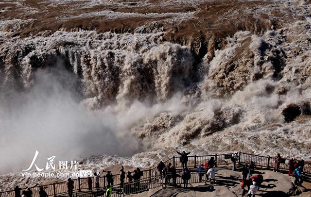 山西吉县：黄河壶口瀑布初冬时节景迷人