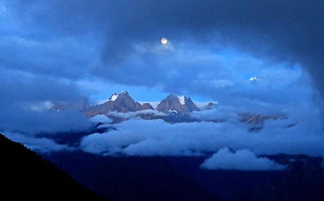 茶马古道第一站，赏日照金山、泡雪山温泉