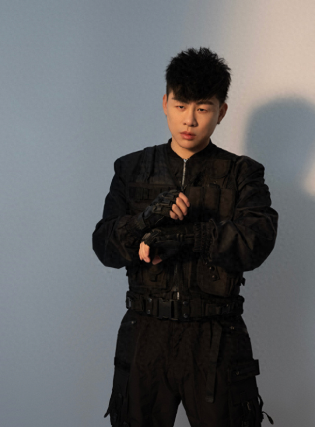 胡彦斌配不上易梦玲？网友议论纷纷，我看完合影后却有不同的看法