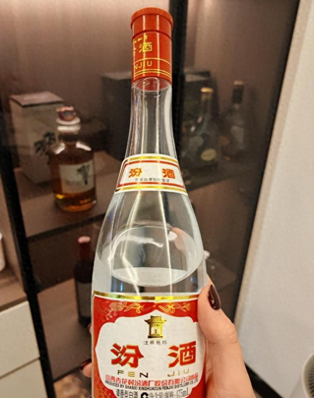 汾酒打响“光瓶酒	”第1枪后，2款白酒意外走红，好喝不贵引疯抢