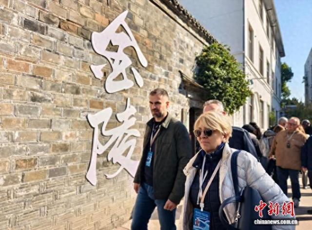 世界市长在古都南京看古城更新中如何“护根”