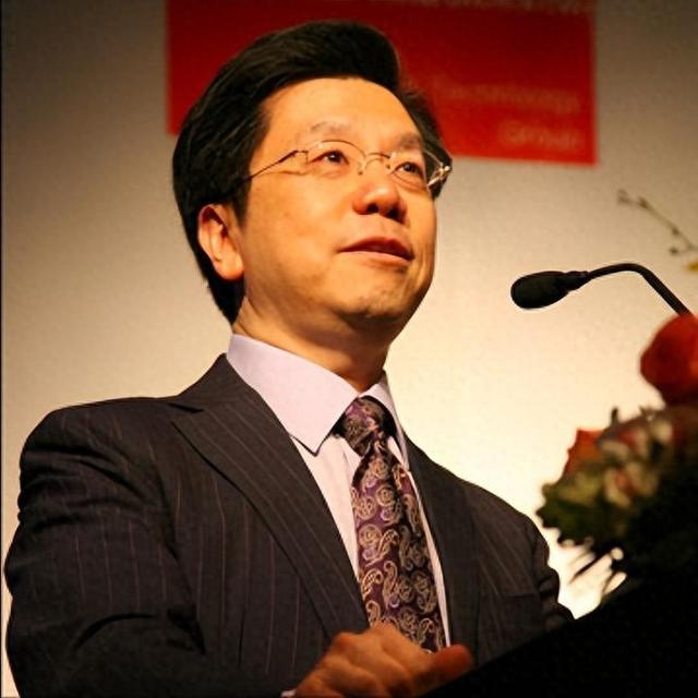 在美27年却未改变国籍，今携千亿资产撤出，把95%投入中国市场