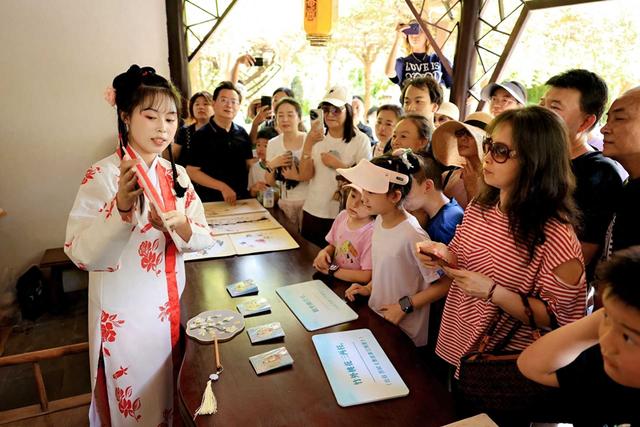 “渝见渝爱・罨画崇州清凉周末行”体验团开启跨区域文旅新旅程