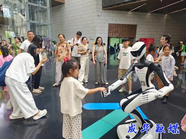 成都自然博物馆上新！孩子们都玩嗨了～| 成华融媒
